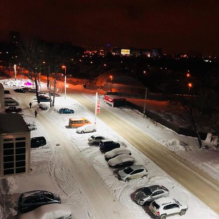 Comfortable Apartment Near Metro Kharkiv Bagian luar foto