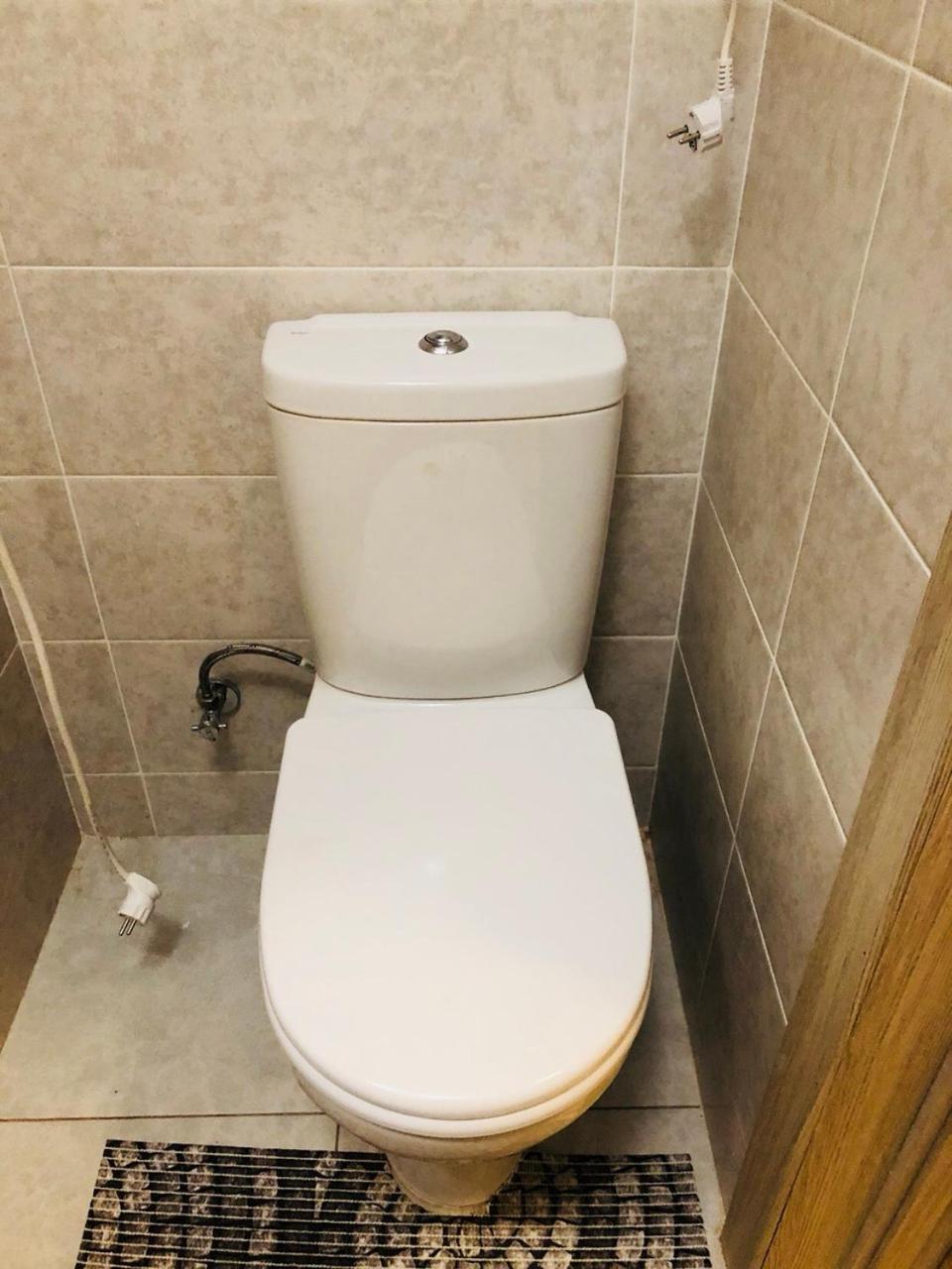 Comfortable Apartment Near Metro Kharkiv Bagian luar foto