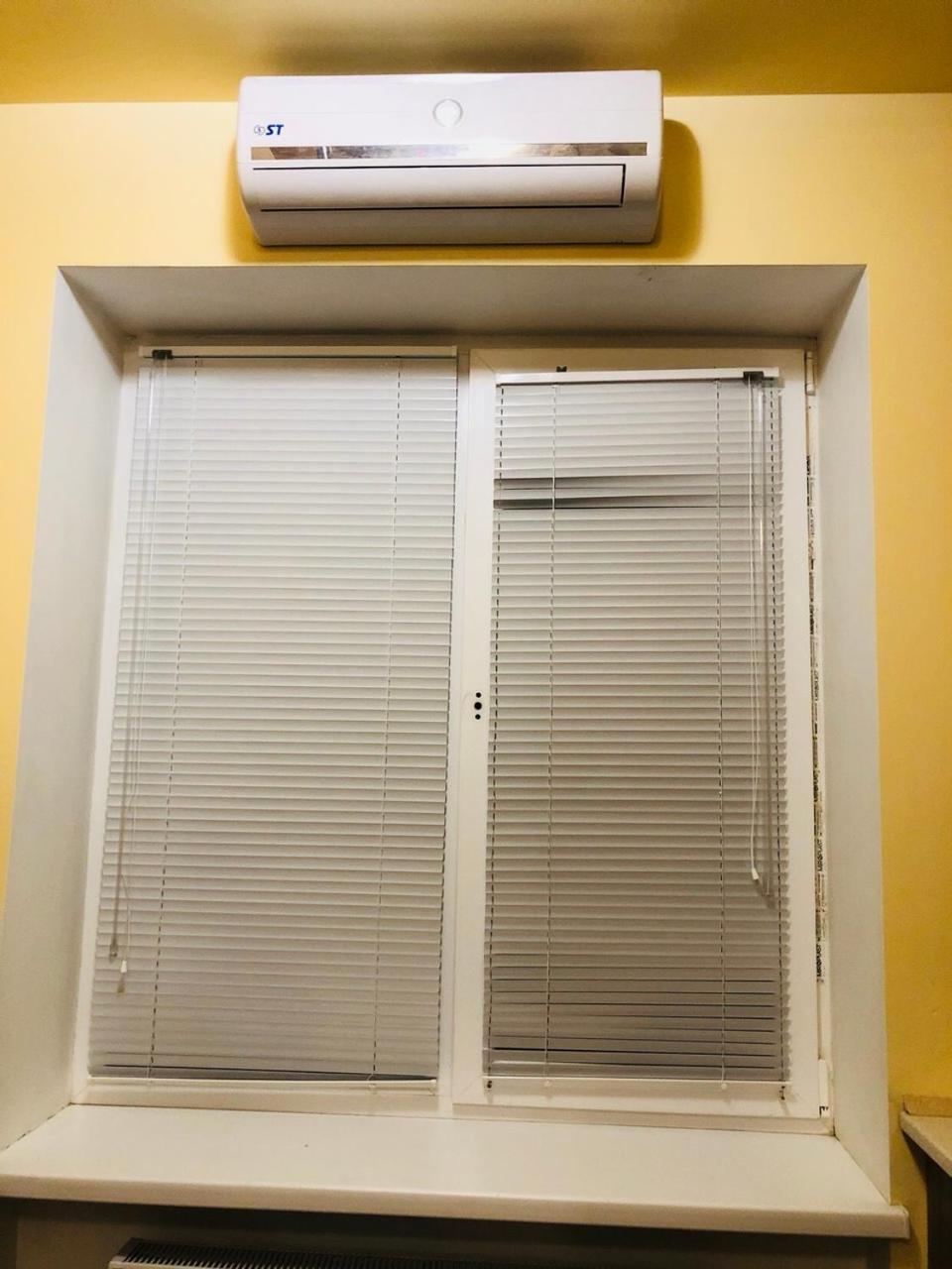 Comfortable Apartment Near Metro Kharkiv Bagian luar foto