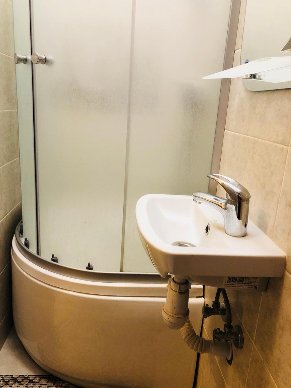 Comfortable Apartment Near Metro Kharkiv Bagian luar foto